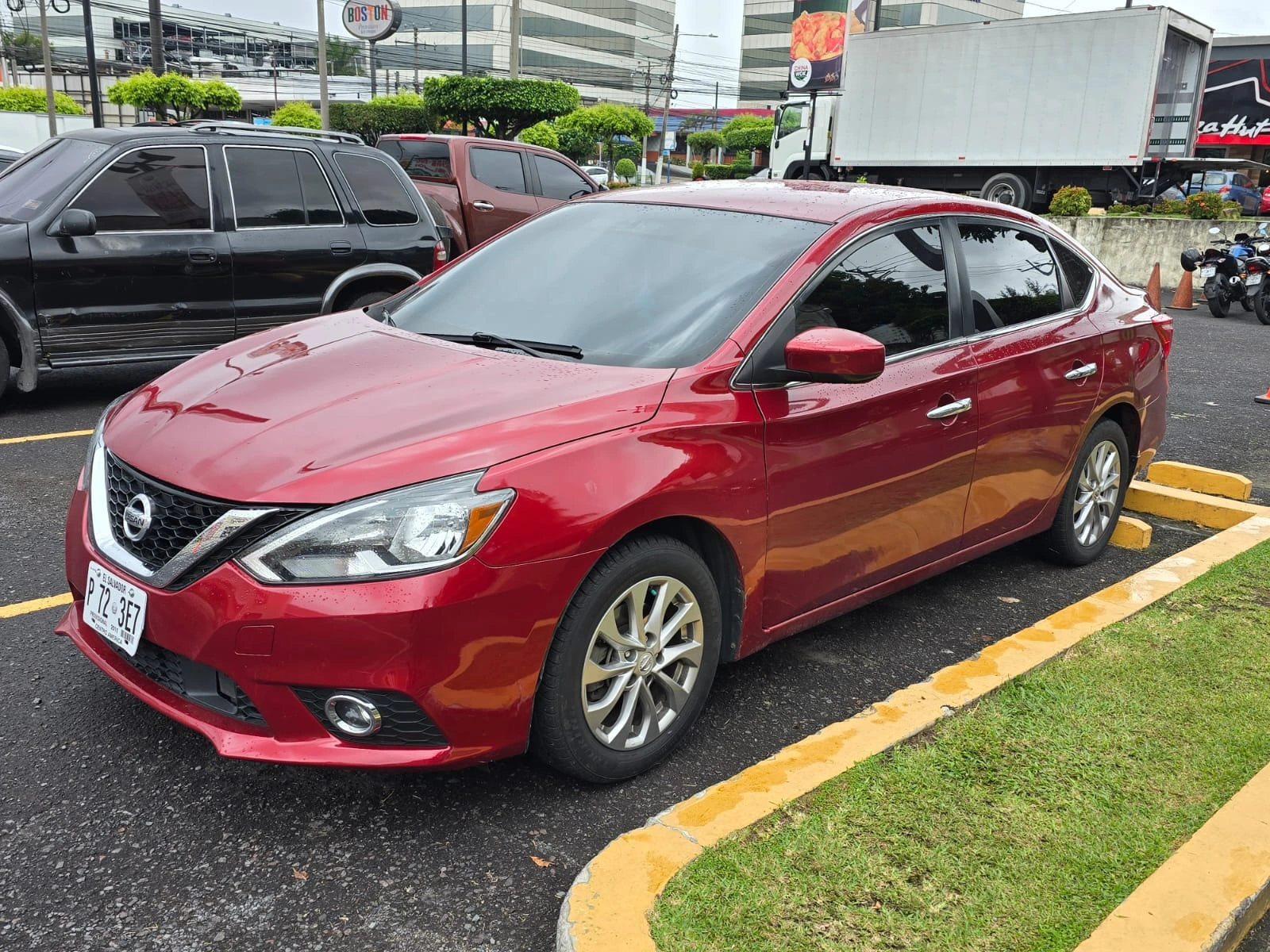 Sedán Nissan Sentra red