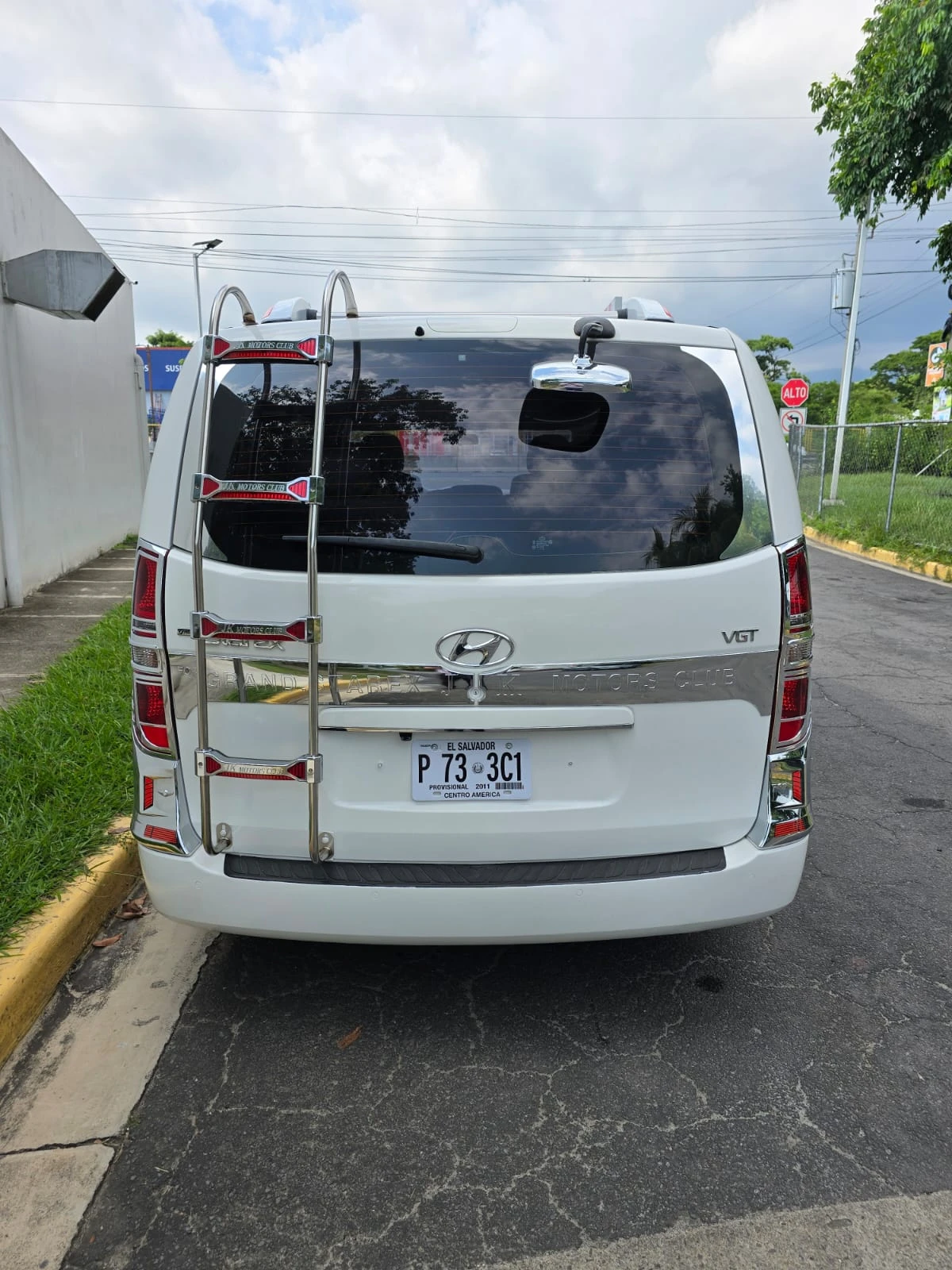 Minivan Hyundai White