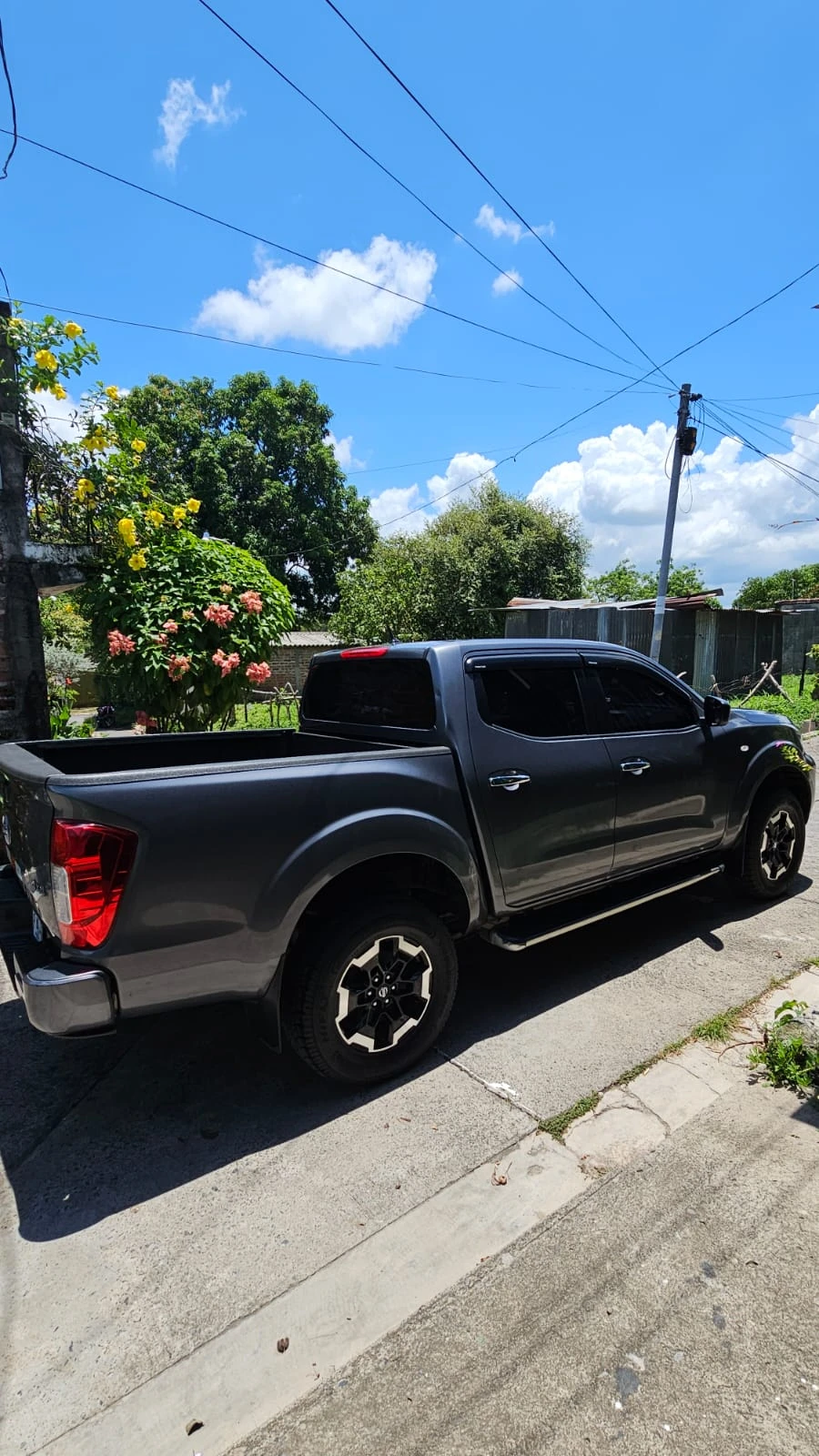 Pick-Up Truck  4x4 Nissan Frontier