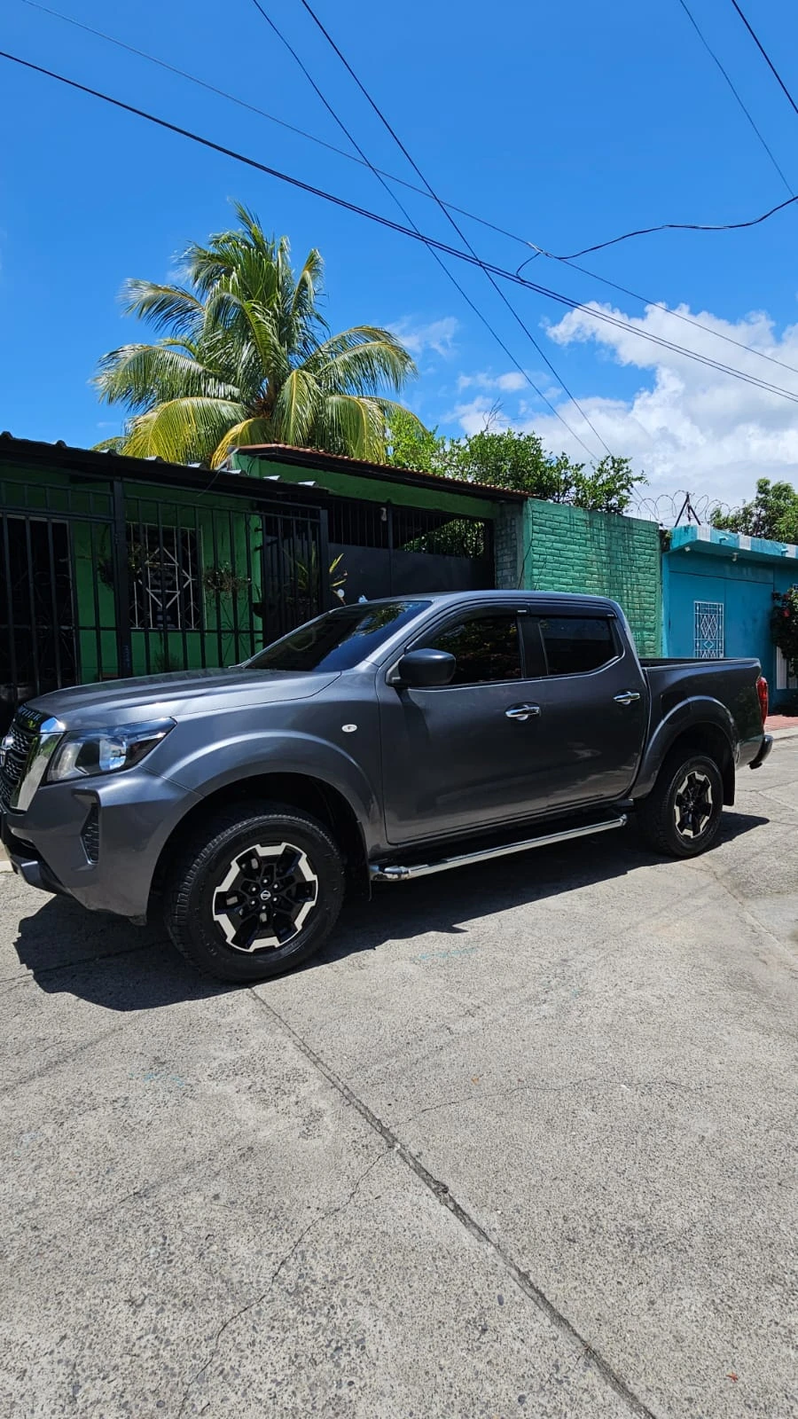 Pick-Up Truck  4x4 Nissan Frontier