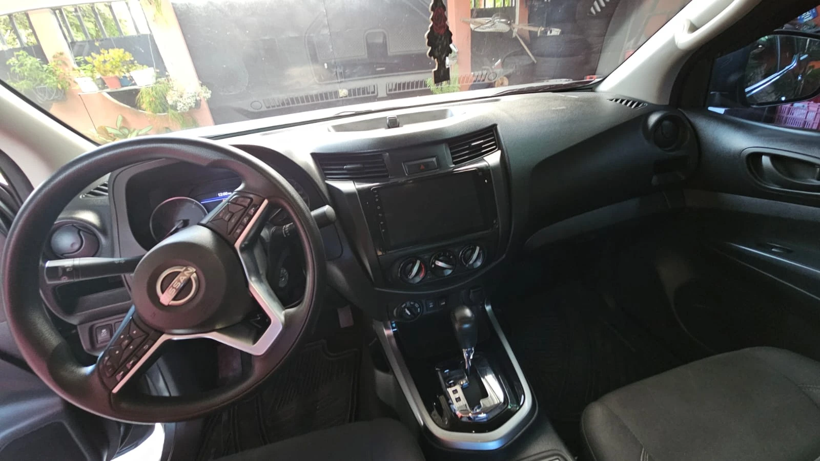Pick-Up Truck  4x4 Nissan Frontier