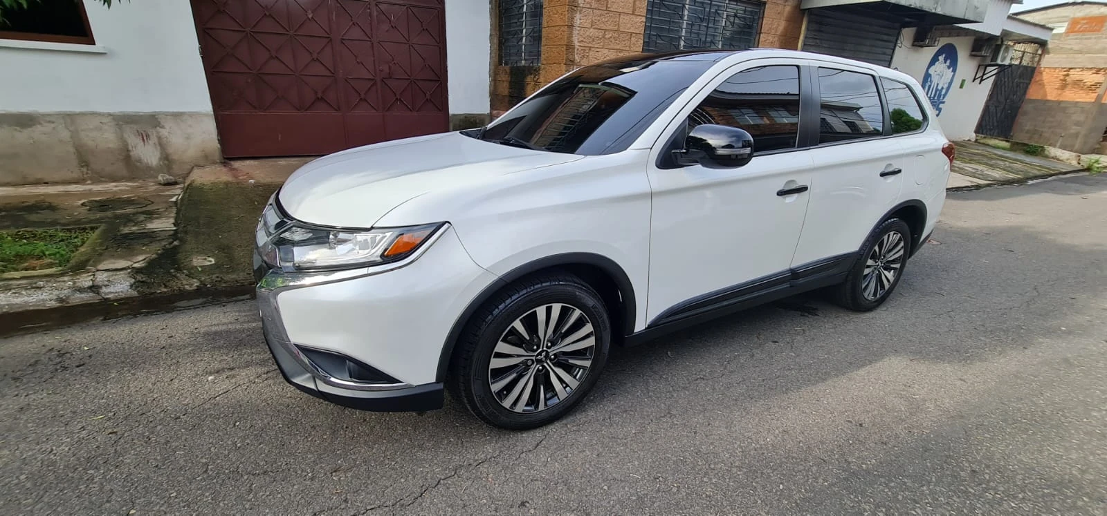 SUV Mitsubishi Outlander