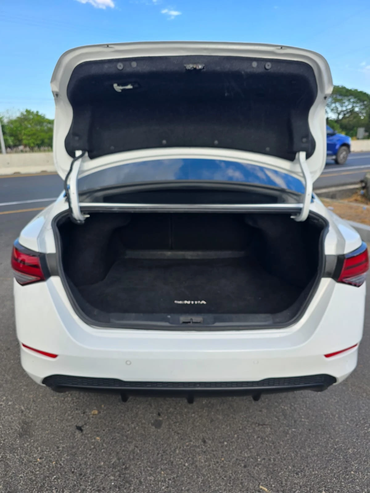 Sedán Nissan