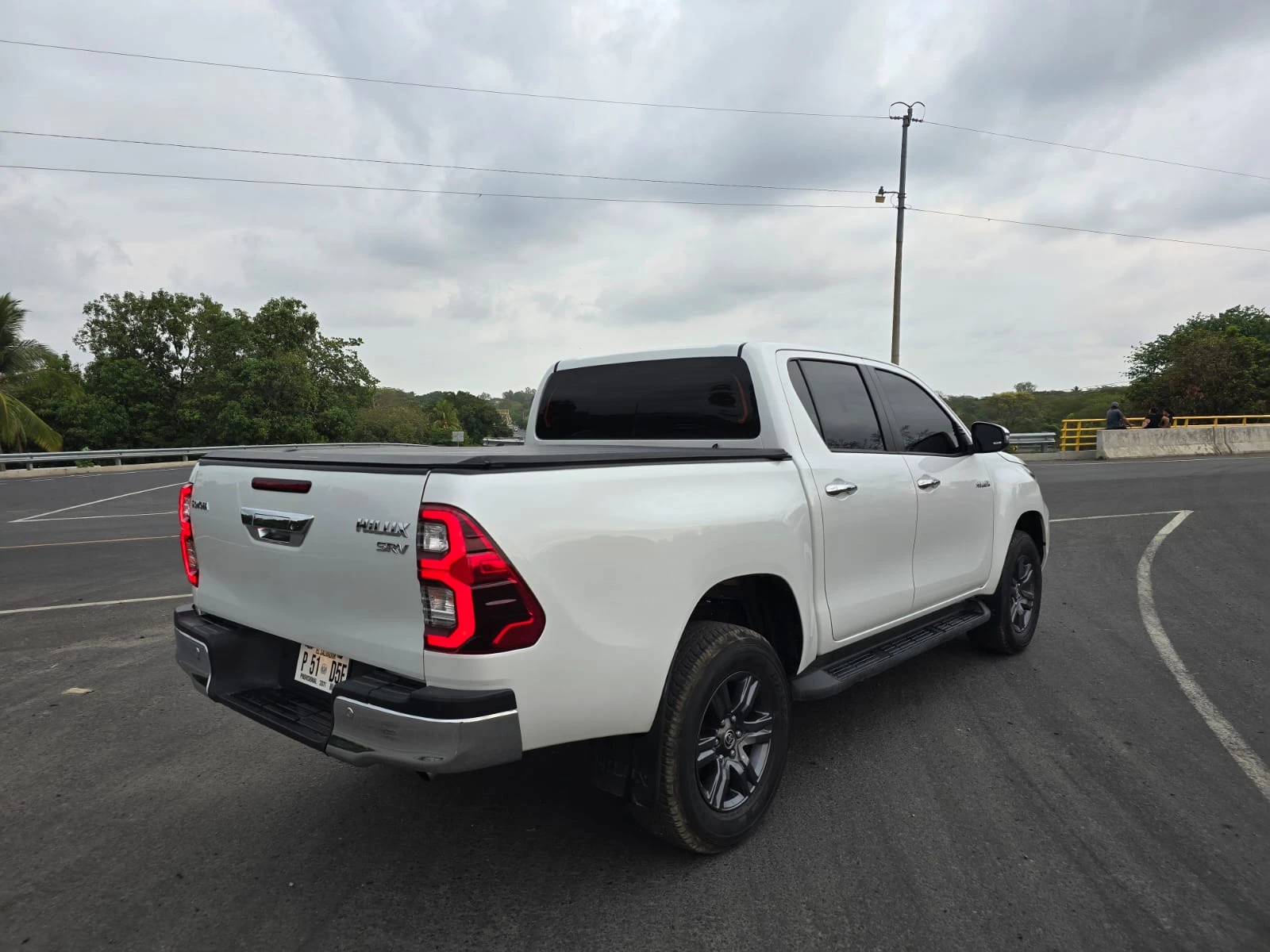 Pick-Up Truck 4x4 Toyota Hilux
