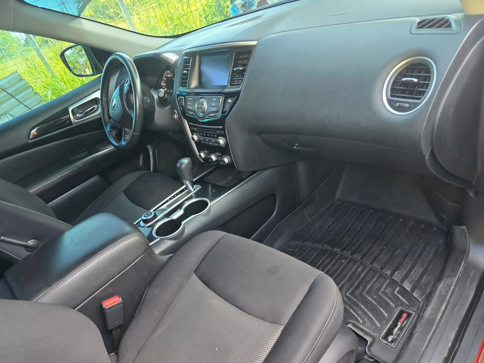 SUV Nissan Pathfinder