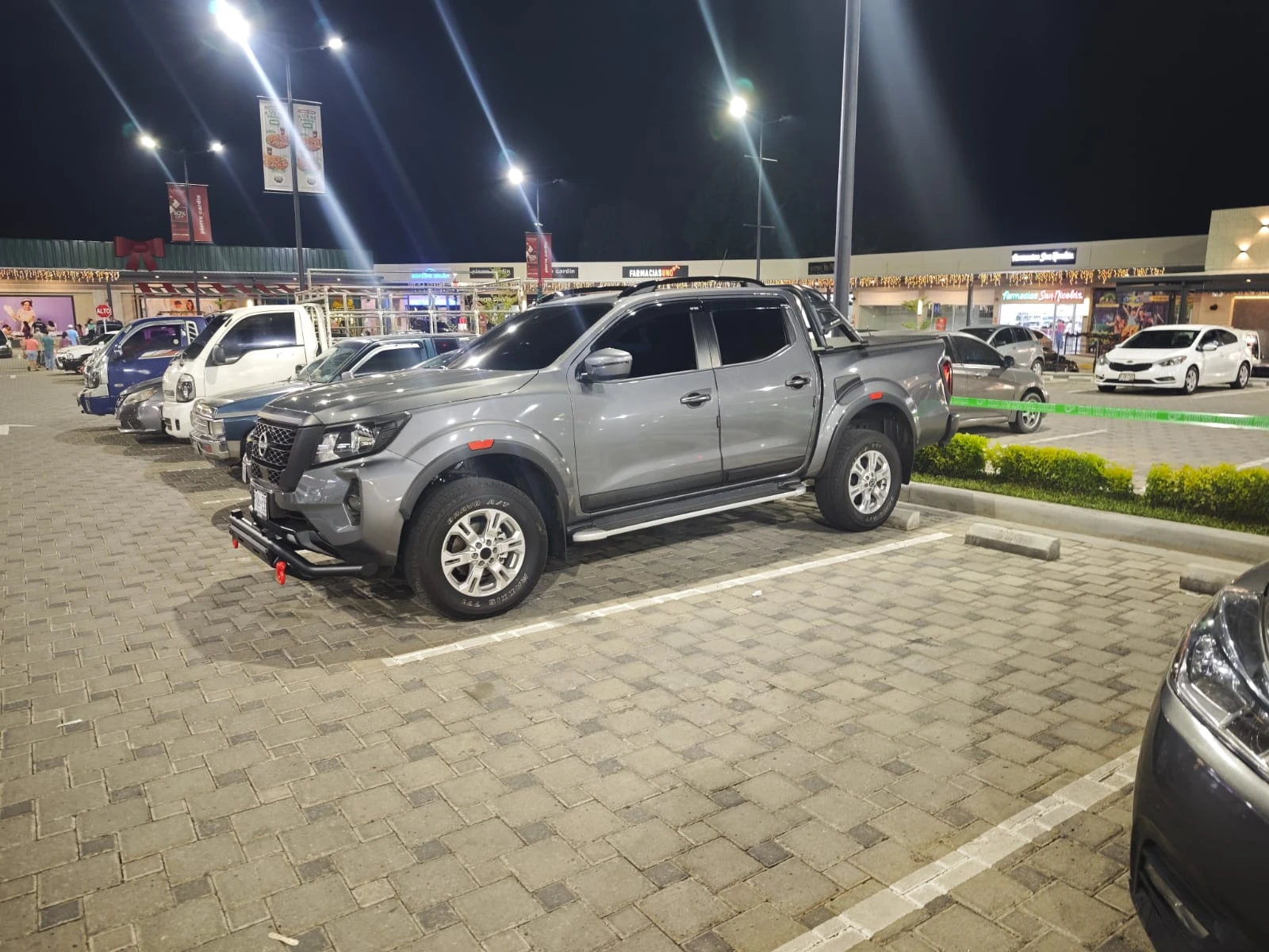 Pick-Up Truck  4x4 Nissan Frontier