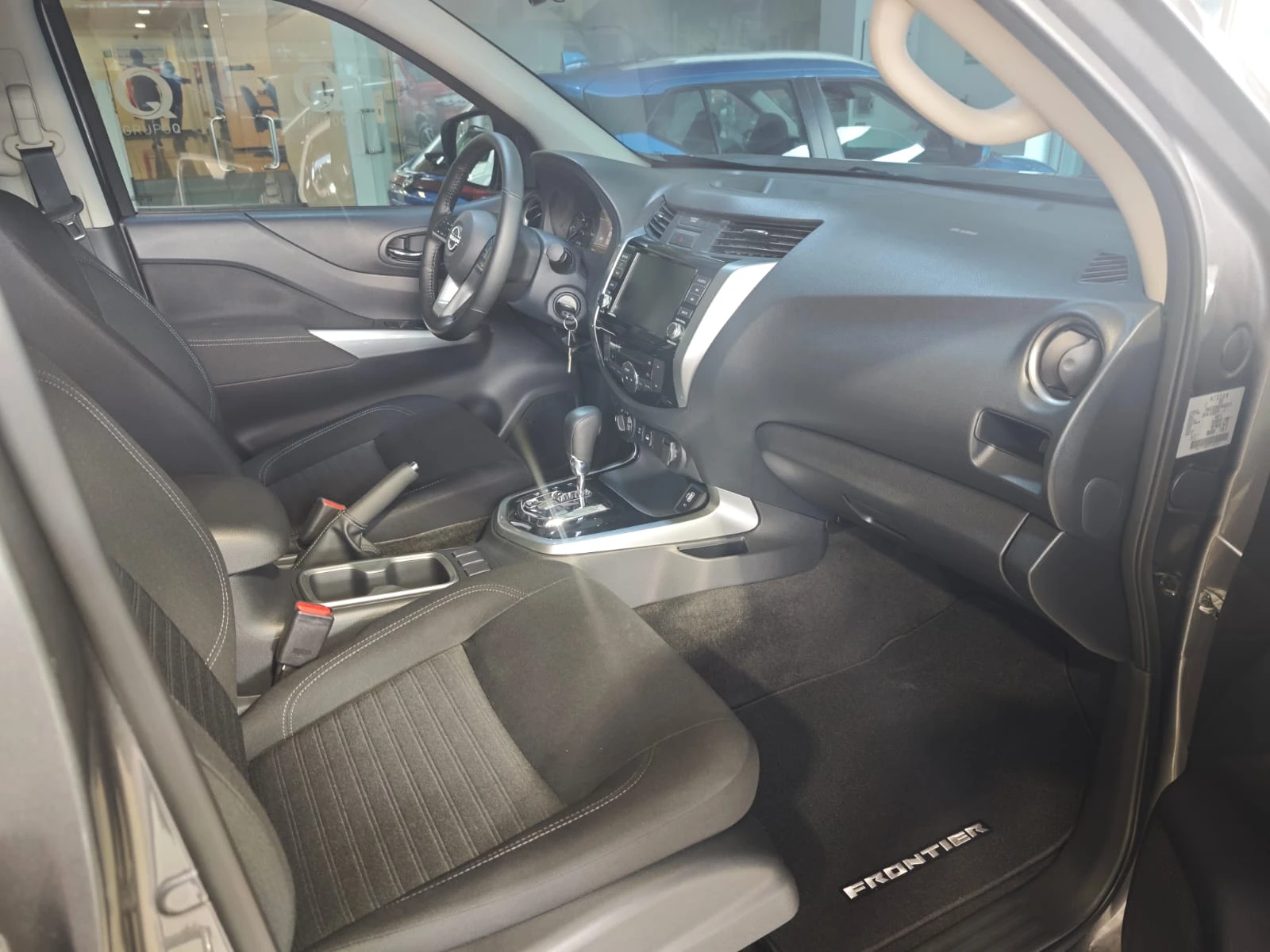 Pick-Up Truck  4x4 Nissan Frontier