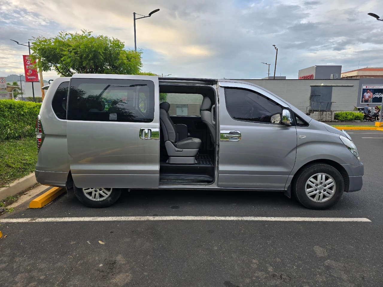 Minivan Hyundai Starex