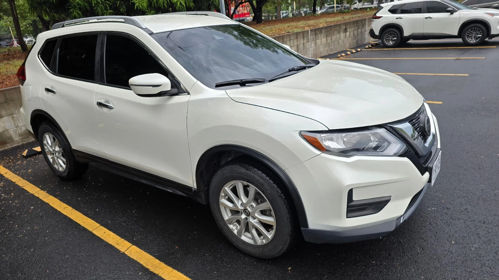 SUV Nissan Rogue SV AWD