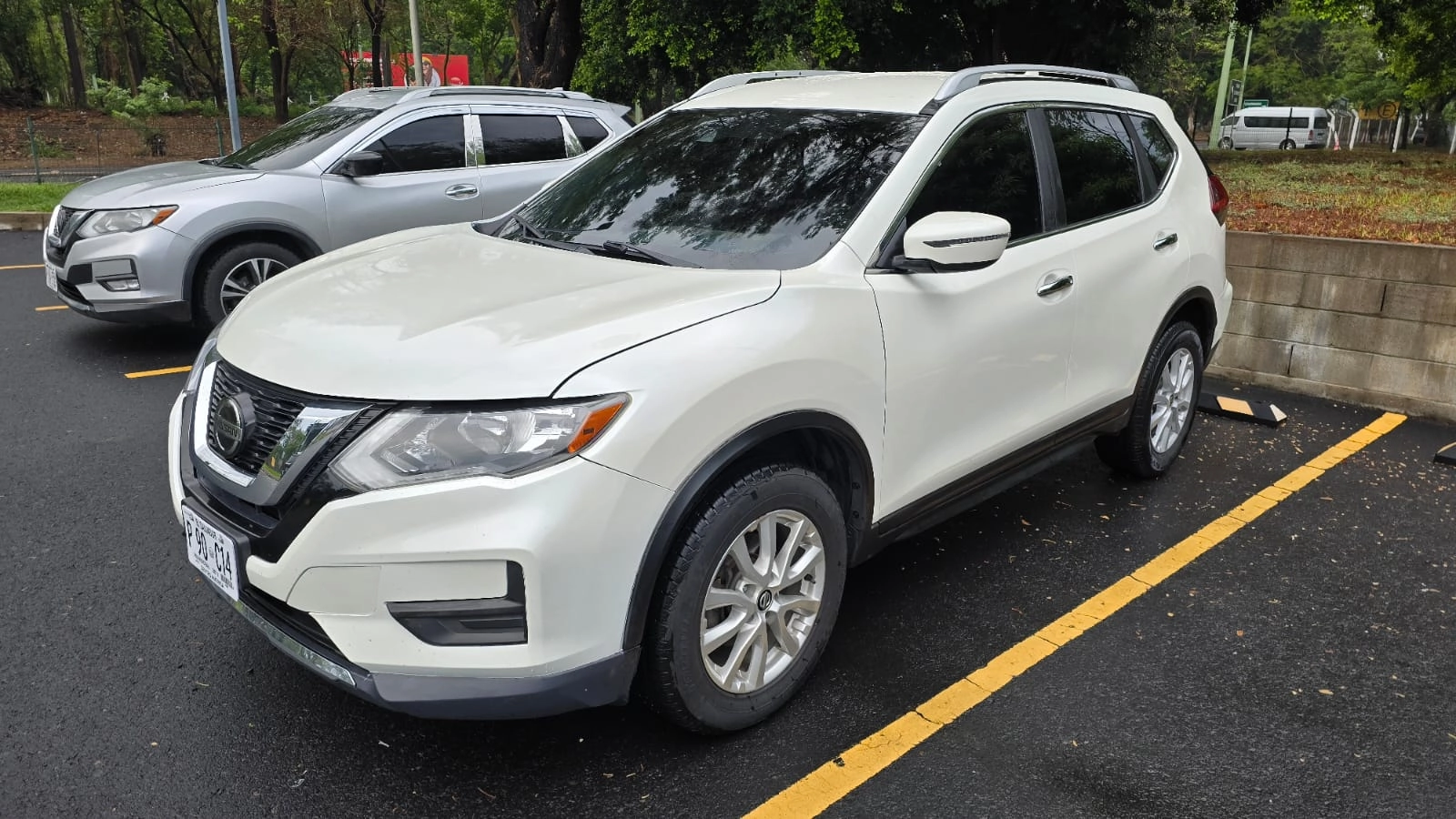 SUV Nissan Rogue SV AWD