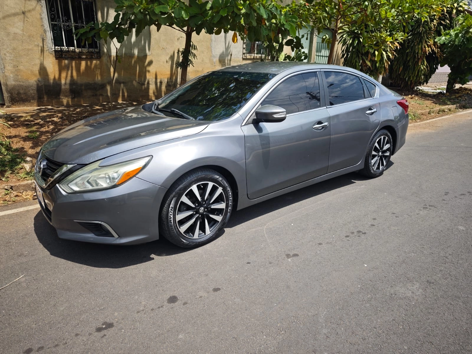Sedán Nissan Altima Full Zise