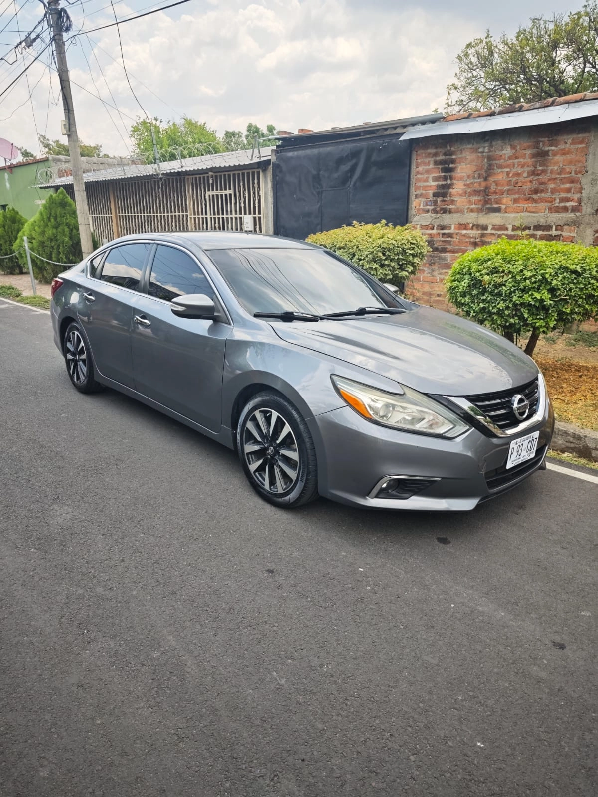 Sedán Nissan Altima Full Zise