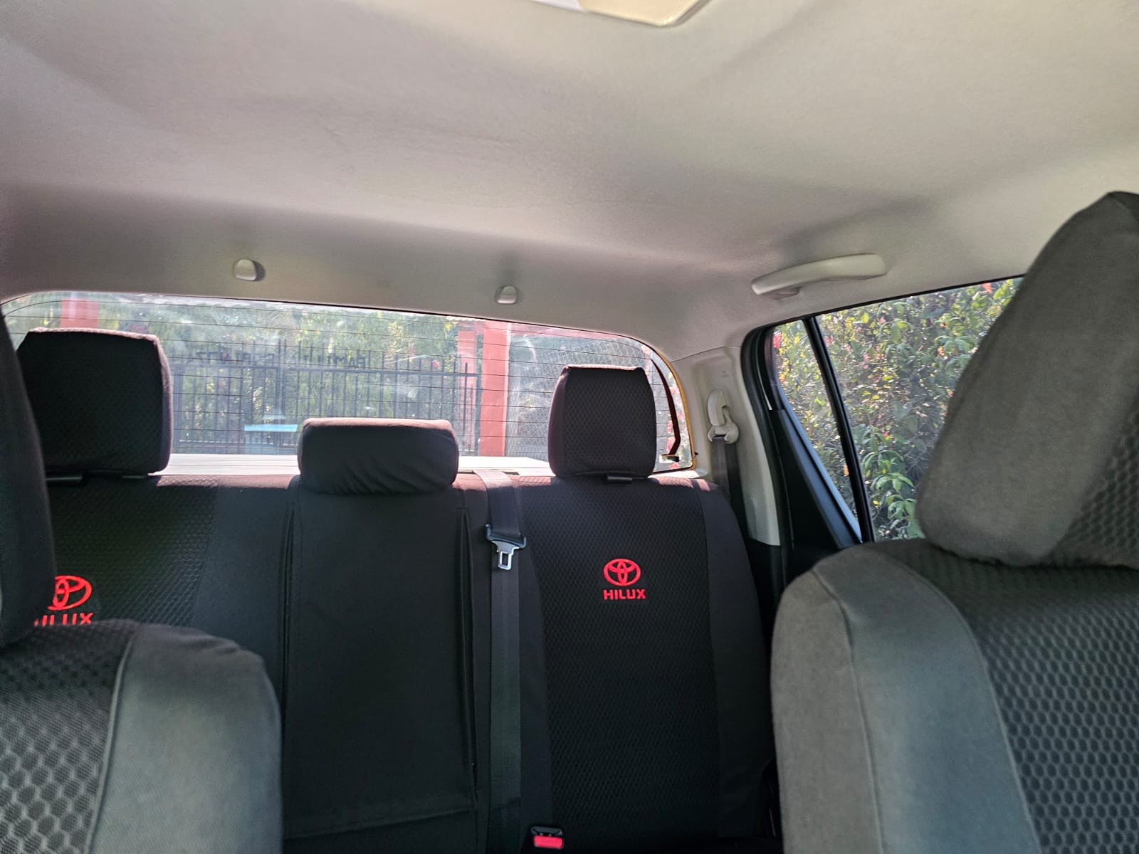 Pick-Up Truck 4x4 Toyota Hilux