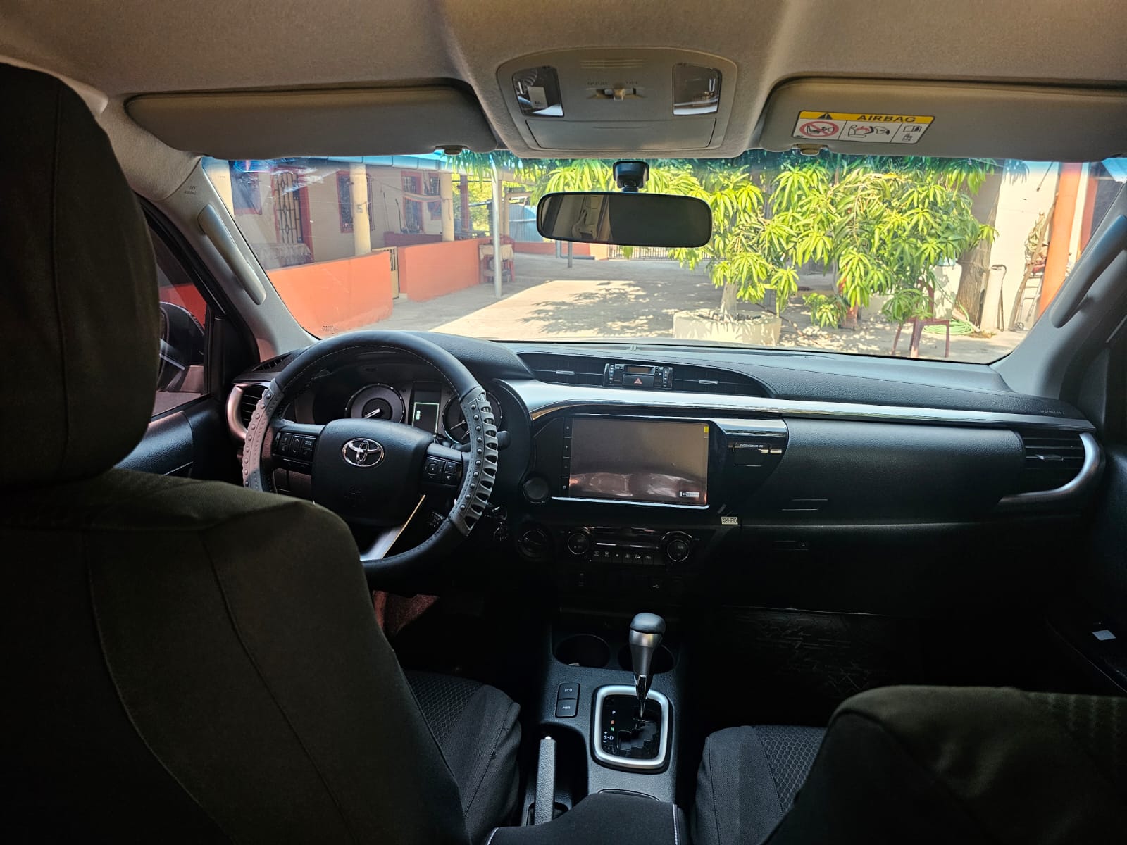Pick-Up Truck 4x4 Toyota Hilux