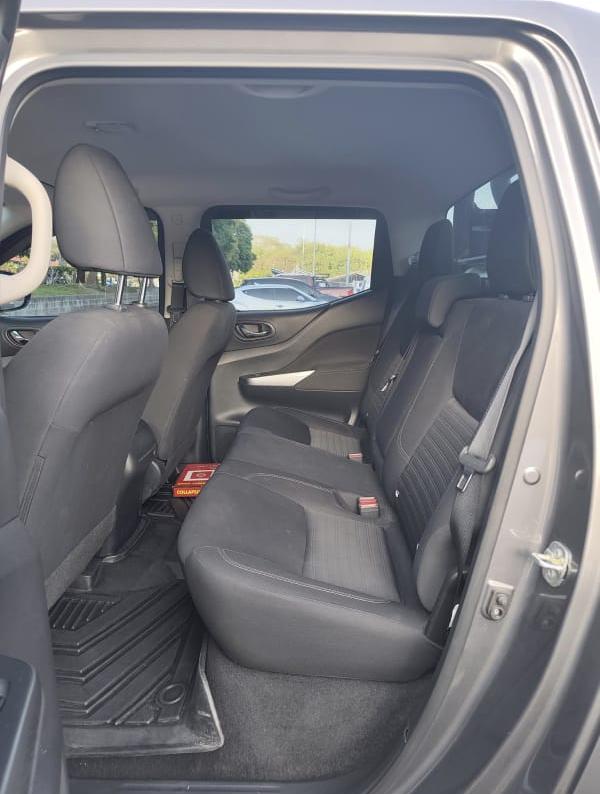Pick-Up Truck  4x4 Nissan Frontier