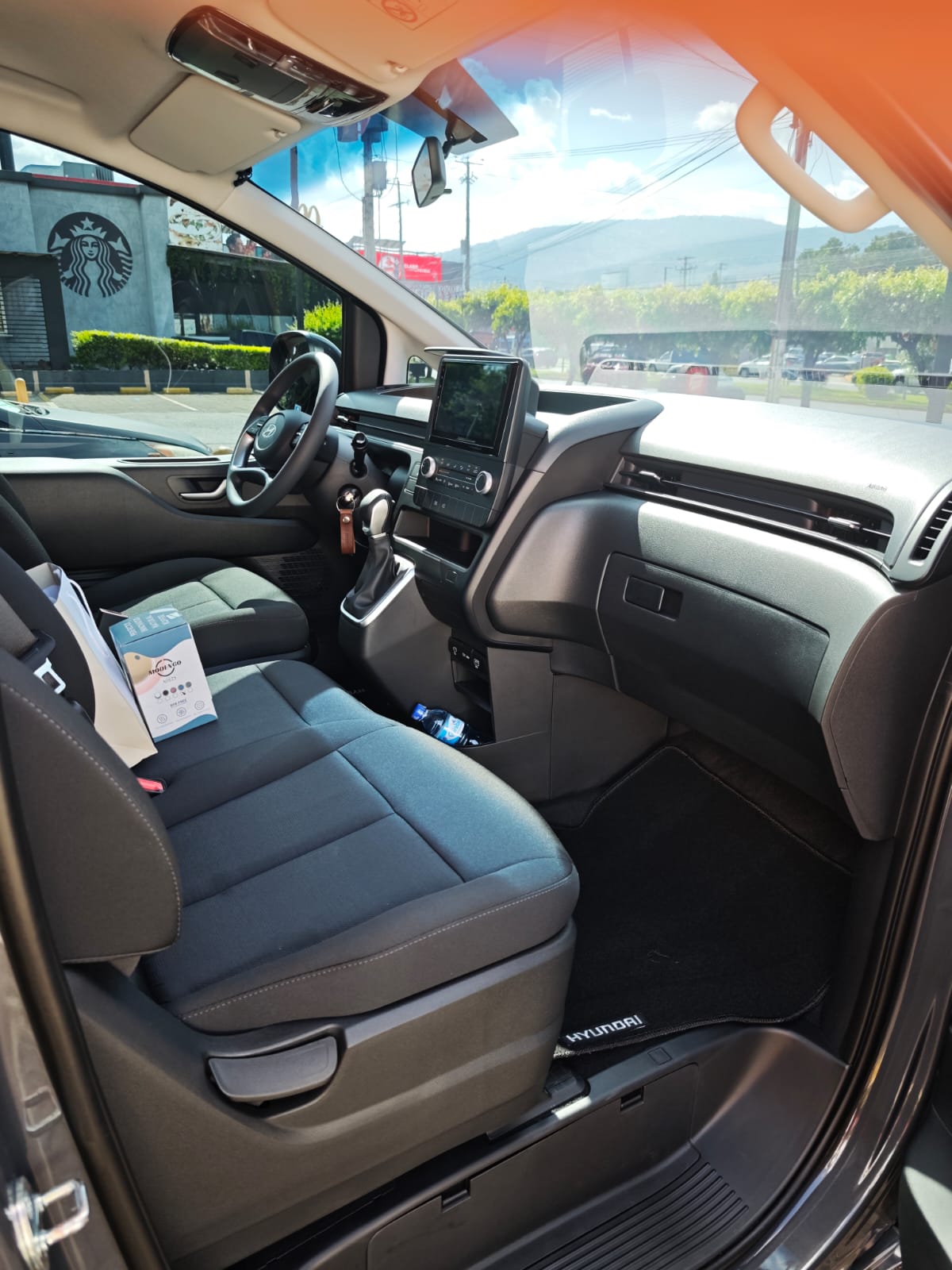 Minivan Automática Hyundai Staria 2027