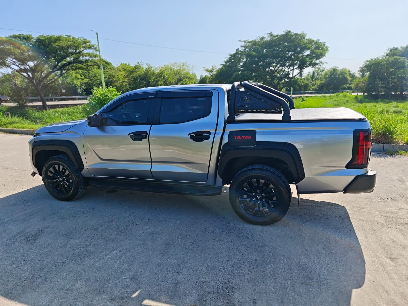 Pick-Up Truck Mitsibishi 4×4