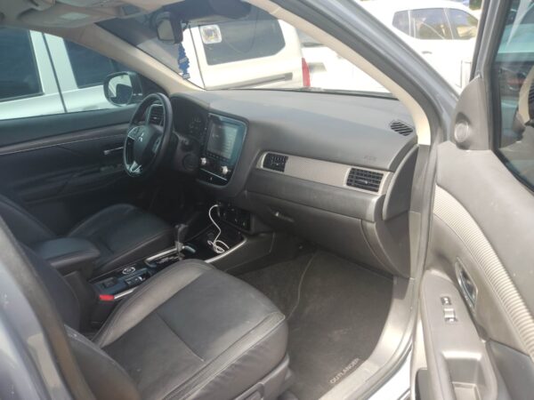 SUV de 7 asientos Mitsubishi Outlander - Imagen 3