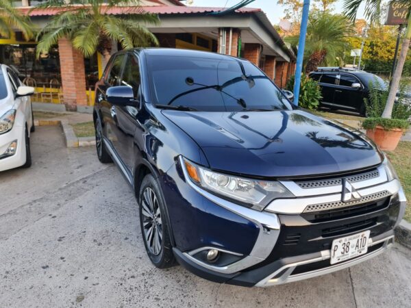 SUV 7 asientos Mitsubishi Outlander SE