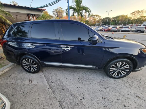 SUV 7 asientos Mitsubishi Outlander SE - Imagen 2