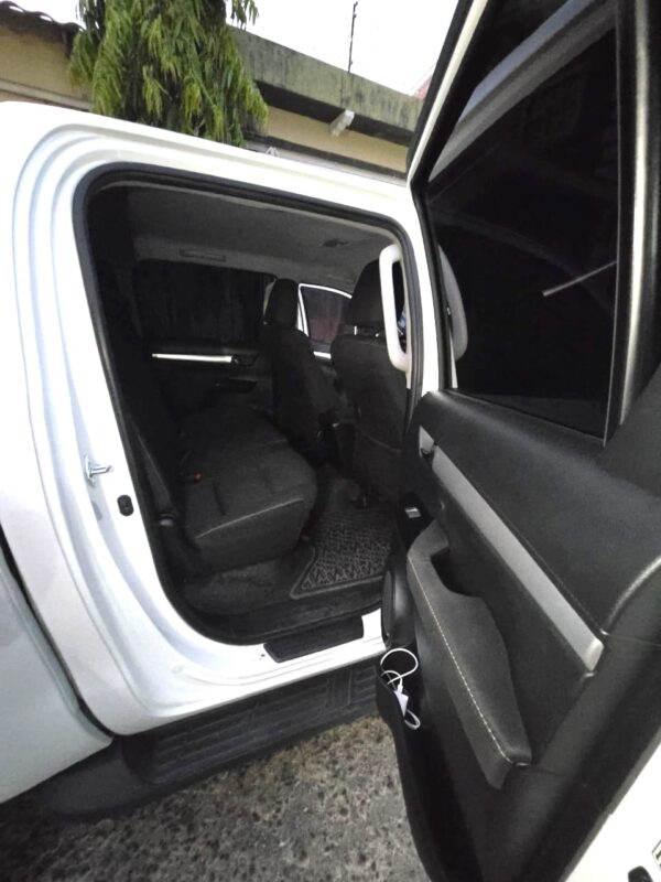 PickUp Toyota Hilux 4X4 - Imagen 6