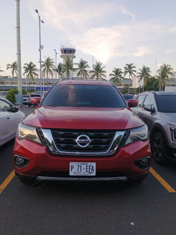 SUV 7/8 pasajeros Nissan Pathfinder SV - Imagen 3
