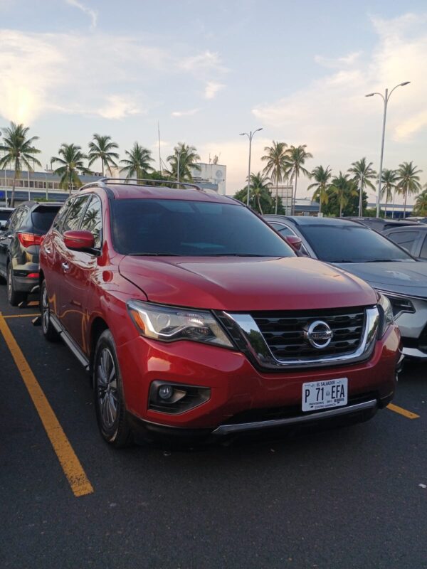 SUV 7/8 pasajeros Nissan Pathfinder SV