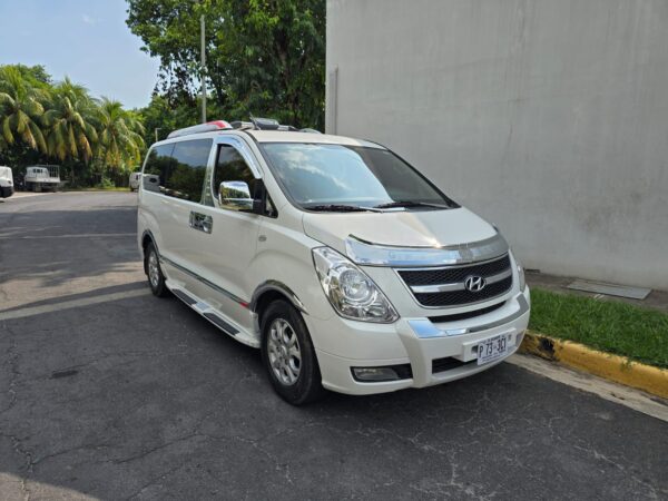 Minivan Hyundai Starex automática - Imagen 2