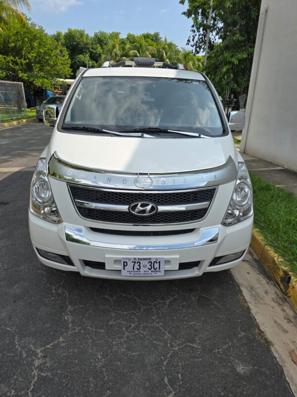 Minivan Hyundai Starex automática - Imagen 4