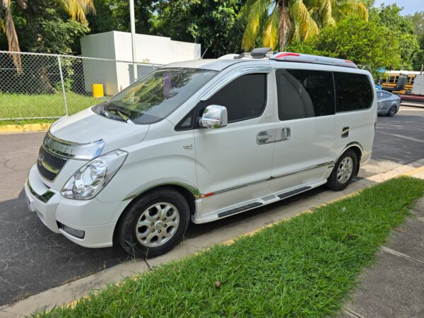 Minivan Hyundai Starex automática - Imagen 5