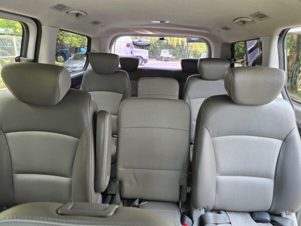 Minivan Hyundai Starex automática - Imagen 6