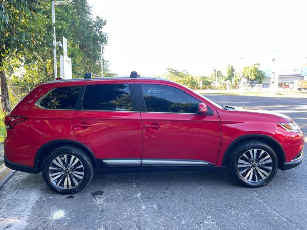 SUV 7 asientos Mitsubishi Outlander SEL - Imagen 6