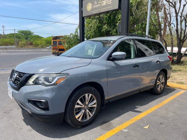 SUV 7/8 pasajeros Nissan Pathfinder 4WD