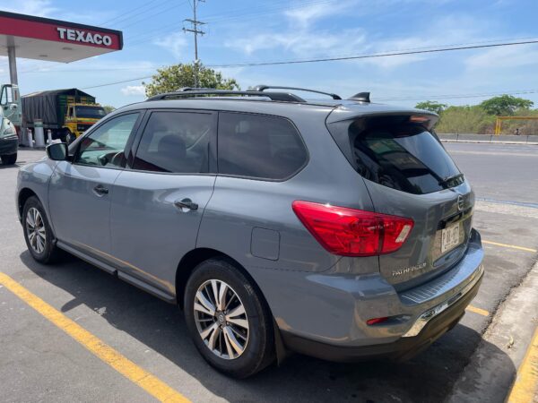 SUV 7/8 pasajeros Nissan Pathfinder 4WD - Imagen 5