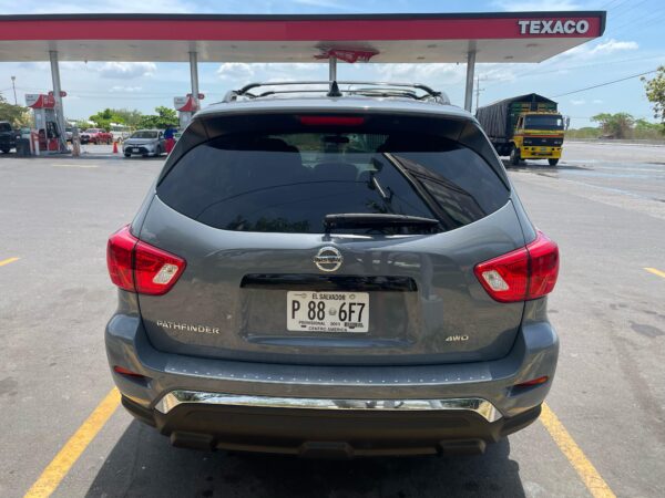 SUV 7/8 pasajeros Nissan Pathfinder 4WD - Imagen 6