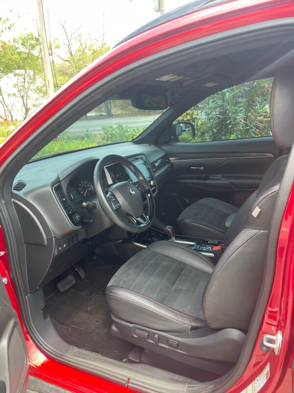 SUV de 7 Asientos Mitsubishi Outlander LE - Imagen 4