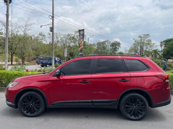 SUV de 7 Asientos Mitsubishi Outlander LE - Imagen 3