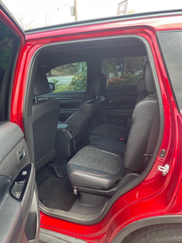 SUV de 7 Asientos Mitsubishi Outlander LE - Imagen 2
