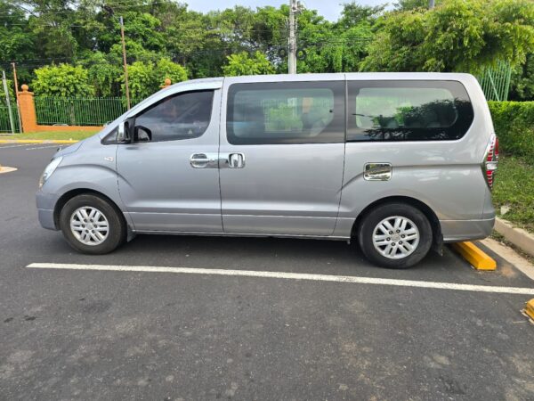 Minivan Hyundai Starex Automática - Imagen 4