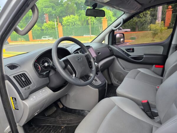 Minivan Hyundai Starex Automática - Imagen 6