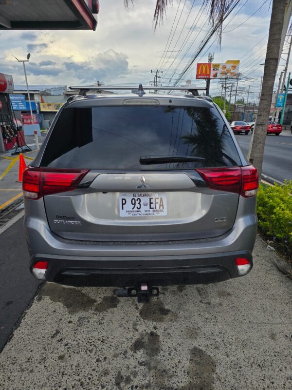 SUV de 7 asientos Mitsubishi Outlander LE - Imagen 5