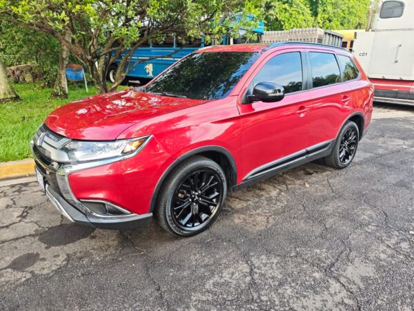 SUV de 7 asientos Mitsubishi Outlander Limited Edition - Imagen 9