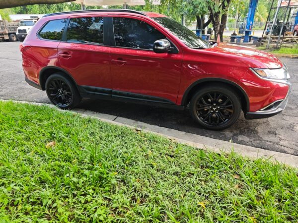 SUV de 7 asientos Mitsubishi Outlander Limited Edition - Imagen 6