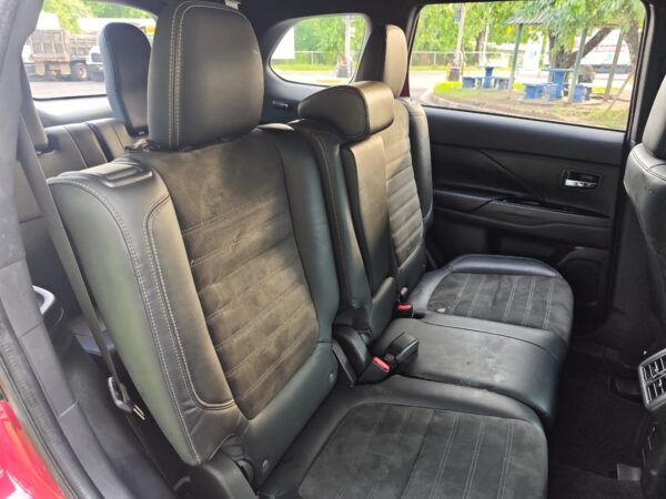 SUV de 7 asientos Mitsubishi Outlander Limited Edition - Imagen 3