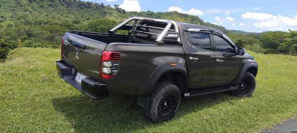 Pick-Up 4x4 Mitsubishi L200 Automático - Imagen 2