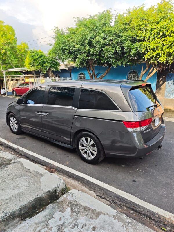 Minivan Hoonda Odyssey 8 plazas - Imagen 6