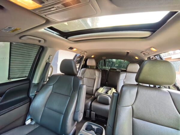 Minivan Hoonda Odyssey 8 plazas - Imagen 4